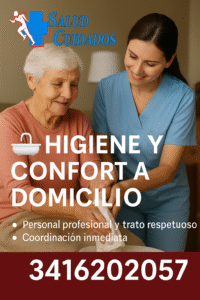 Cuidadora profesional asiste con higiene a persona mayor en su casa en Rosario