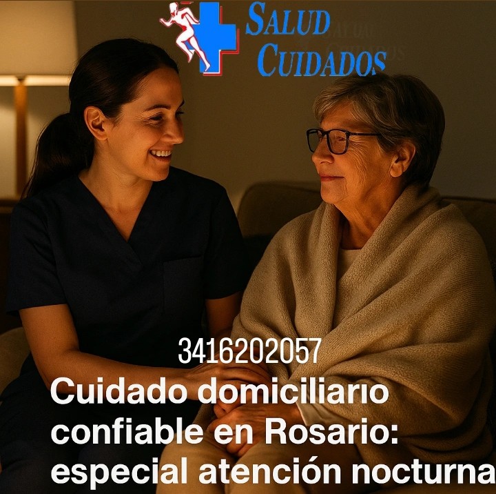 Cuidadora brindando atención nocturna a una persona mayor en un hogar de Rosario